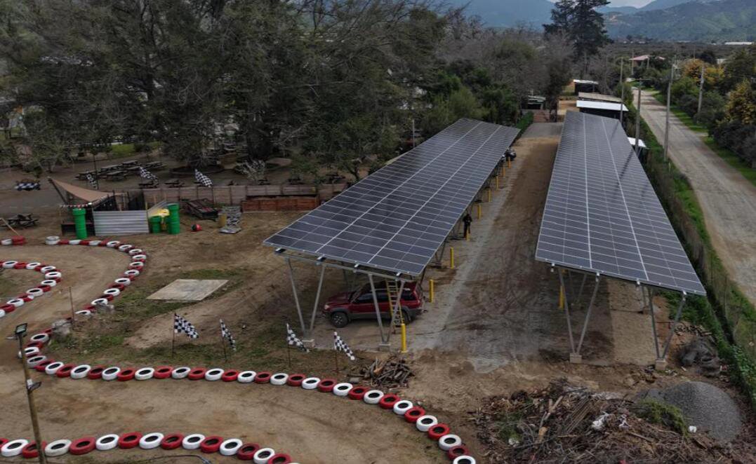 Carports fotovoltaicos de CuracaRibs en Curacaví